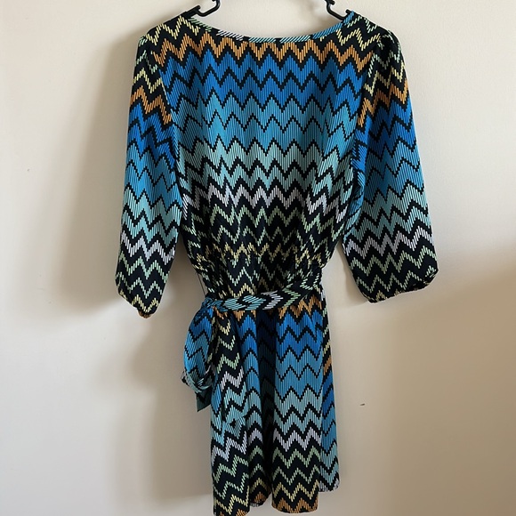 Bebop Women’s Multi-Colored Chevron Geometric Dress Size Large - Picture 6 of 6
